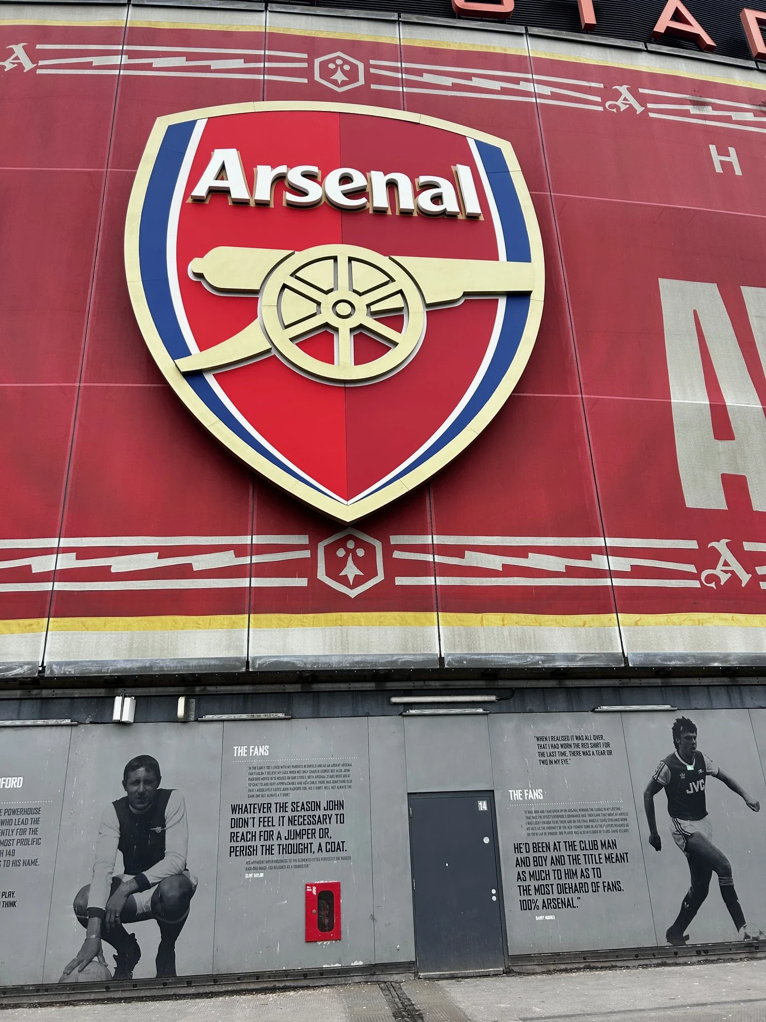 Stade Emirates avec le blason Arsenal