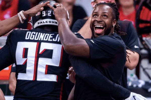 Joueurs des Atlanta Falcons fêtant une action