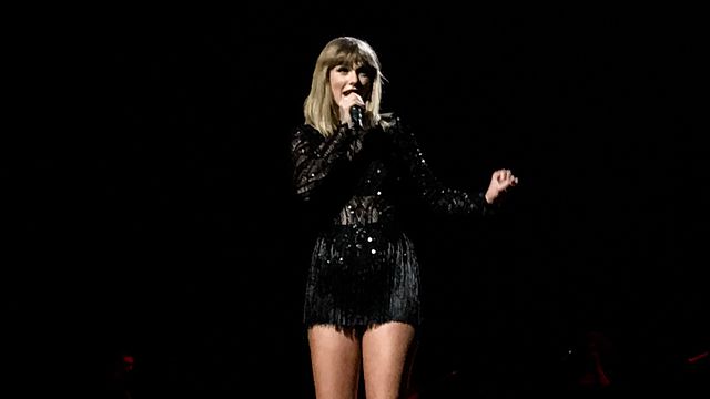 Quand Taylor Swift part-elle en tournée ? Dates et Billetterie disponibles background image