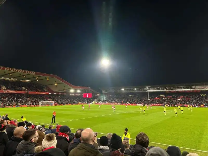 Brian Clough Stand - Bloc R, superbe vue sur le terrain.